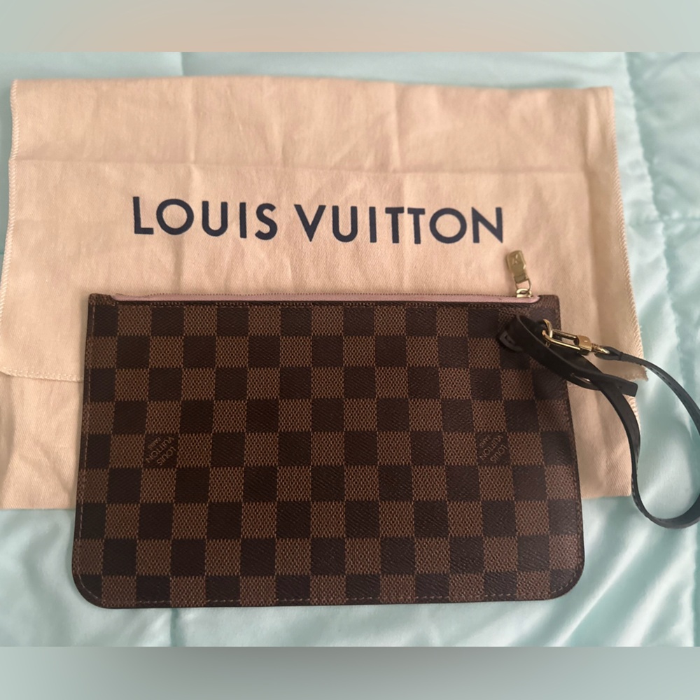 EUC LOUIS VUITTON DAMIER EBENE POCHETTE W/COA and DUST BAG